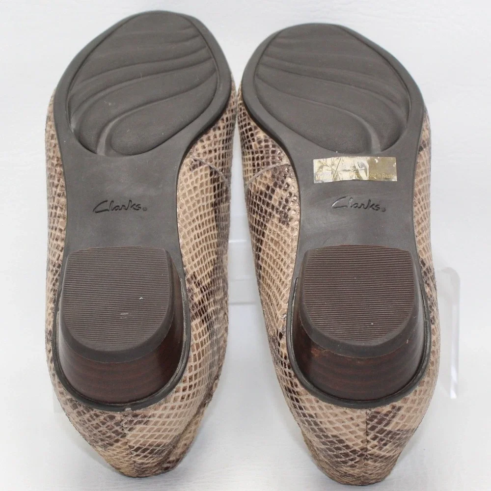 Clarks Artisan Snakeskin Embossed Leather Loafers Tan Brown 26064133 Womens 9.5M